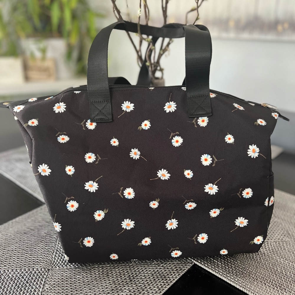 Alice and Olivia duffle bag in good condition - Picture 4 of 10